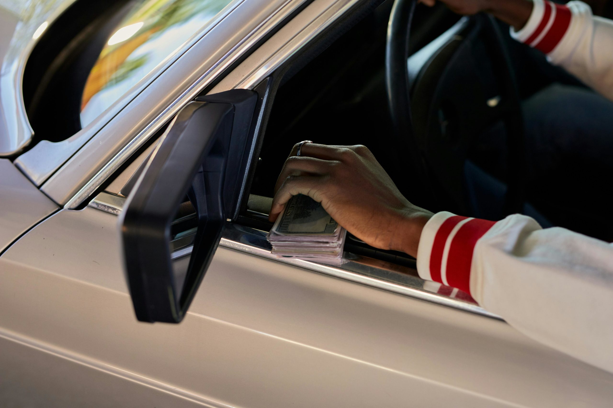 Kostenloses Stock Foto zu 4k, arm, autofenster