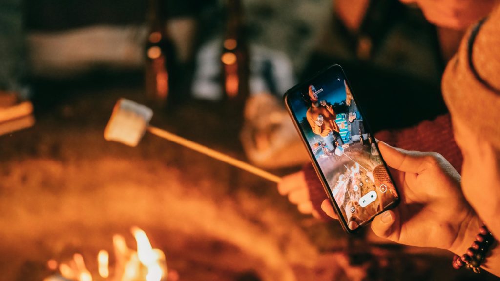 Die Macht der Stimme: Effektives Storytelling in Faceless Videos