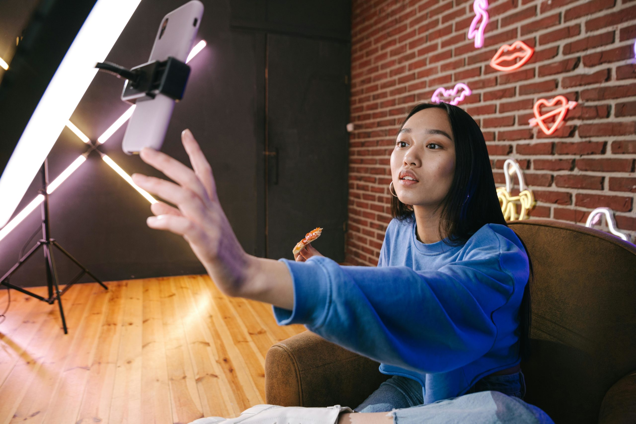 Kostenloses Stock Foto zu asiatische frau, beeinflusser, content-ersteller