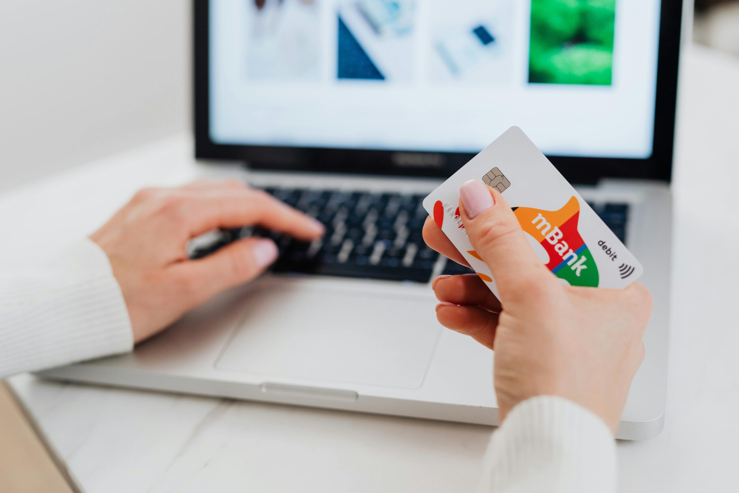 Kostenloses Stock Foto zu ausgabe, bankkarte, bankwesen