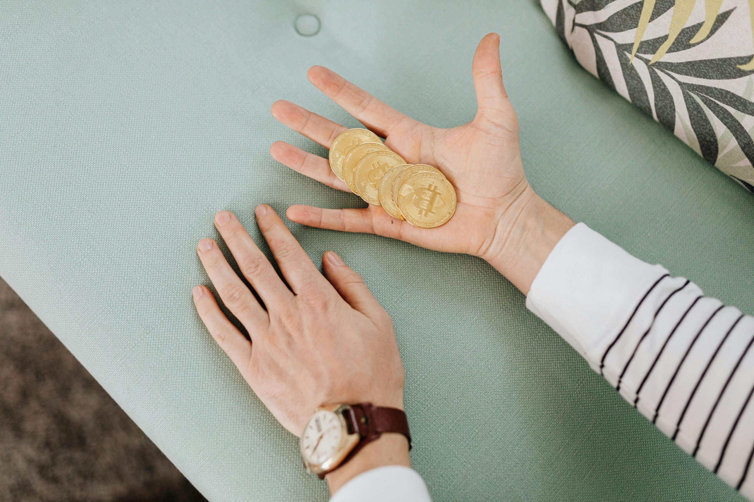 Kostenloses Stock Foto zu #indoor, armbanduhr, bitcoins