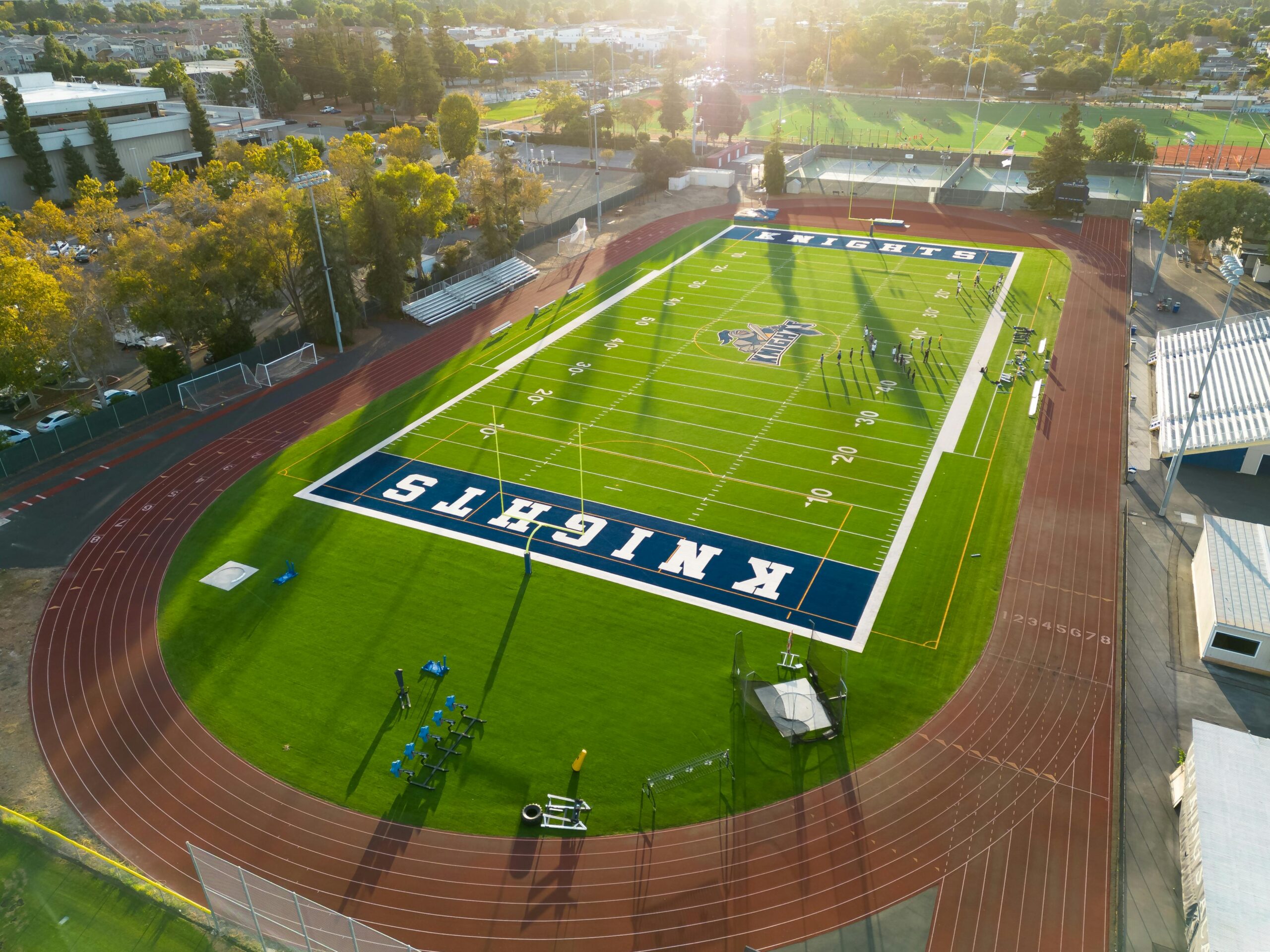 Kostenloses Stock Foto zu american football, amerikanische highschool, aufbau der infrastruktur