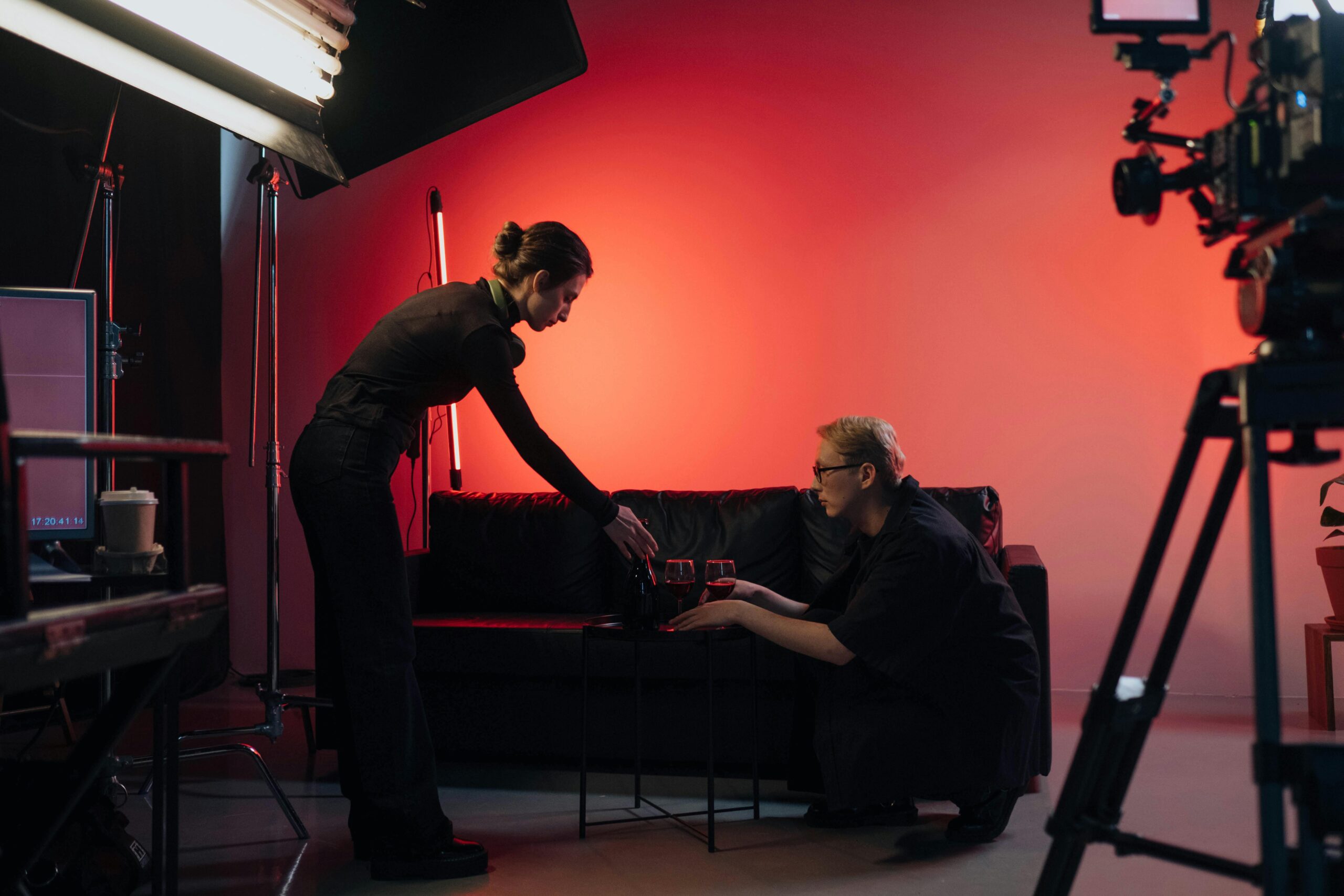 Kostenloses Stock Foto zu am set, arrangieren, aufbau einer filmszene